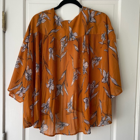 A New Day short duster. Mustard base white flower print. - Picture 2 of 5